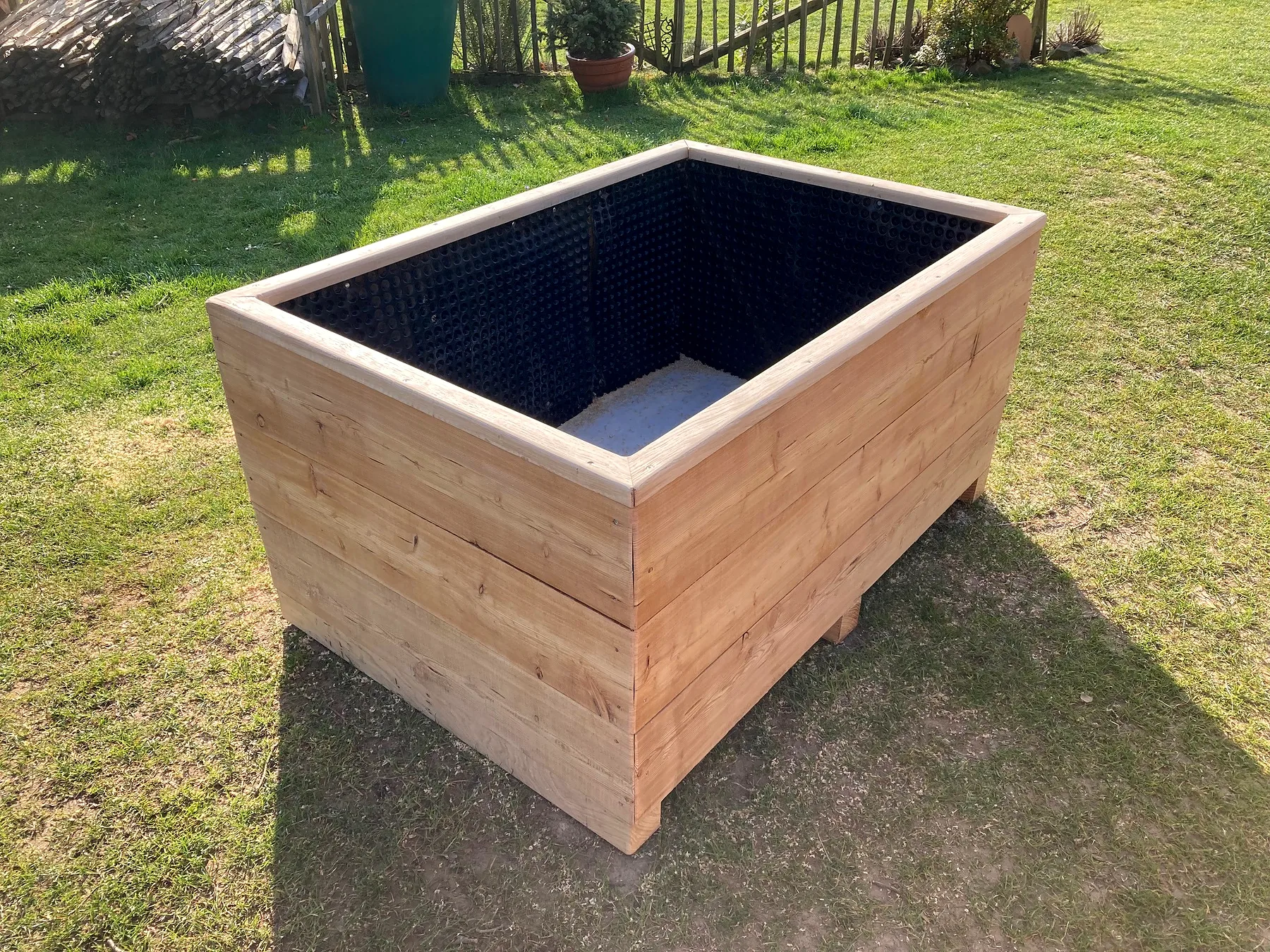 Großes Hochbeet aus Holz